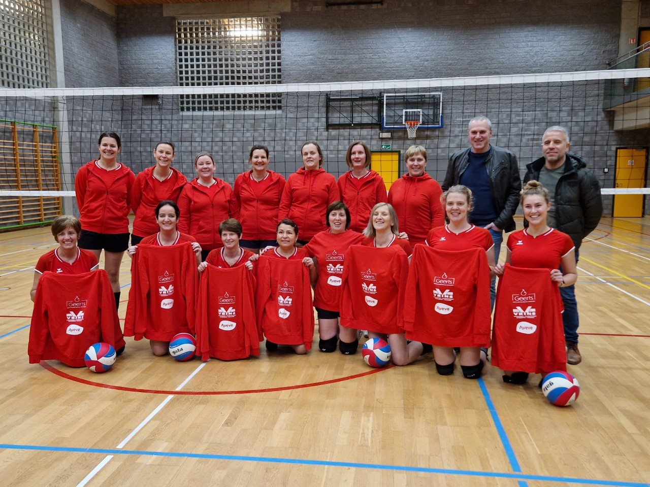 Zien Onze Volleybaldames Er Niet Schitterend Uit In Hun Nieuwe Outfits ...